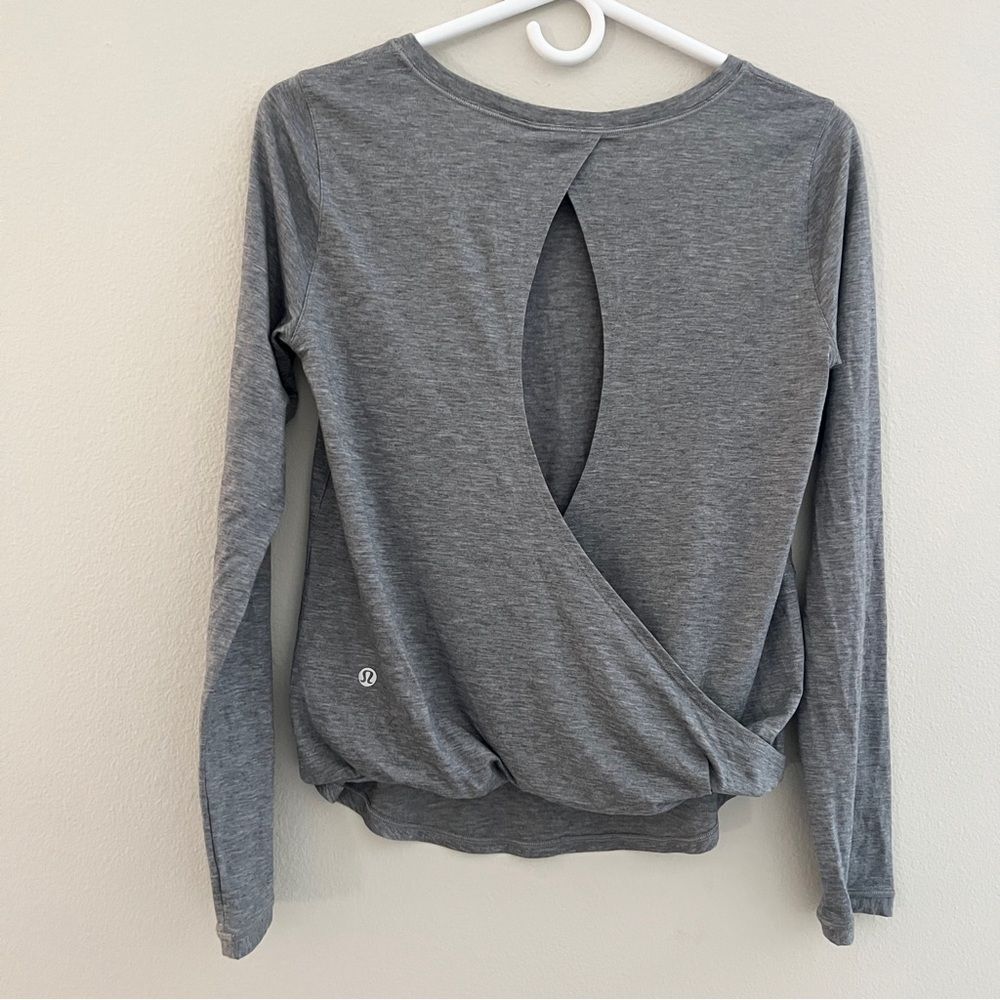 Lululemon Wild Twist Open Back Gray Long Sleeve Shirt Top Size 2